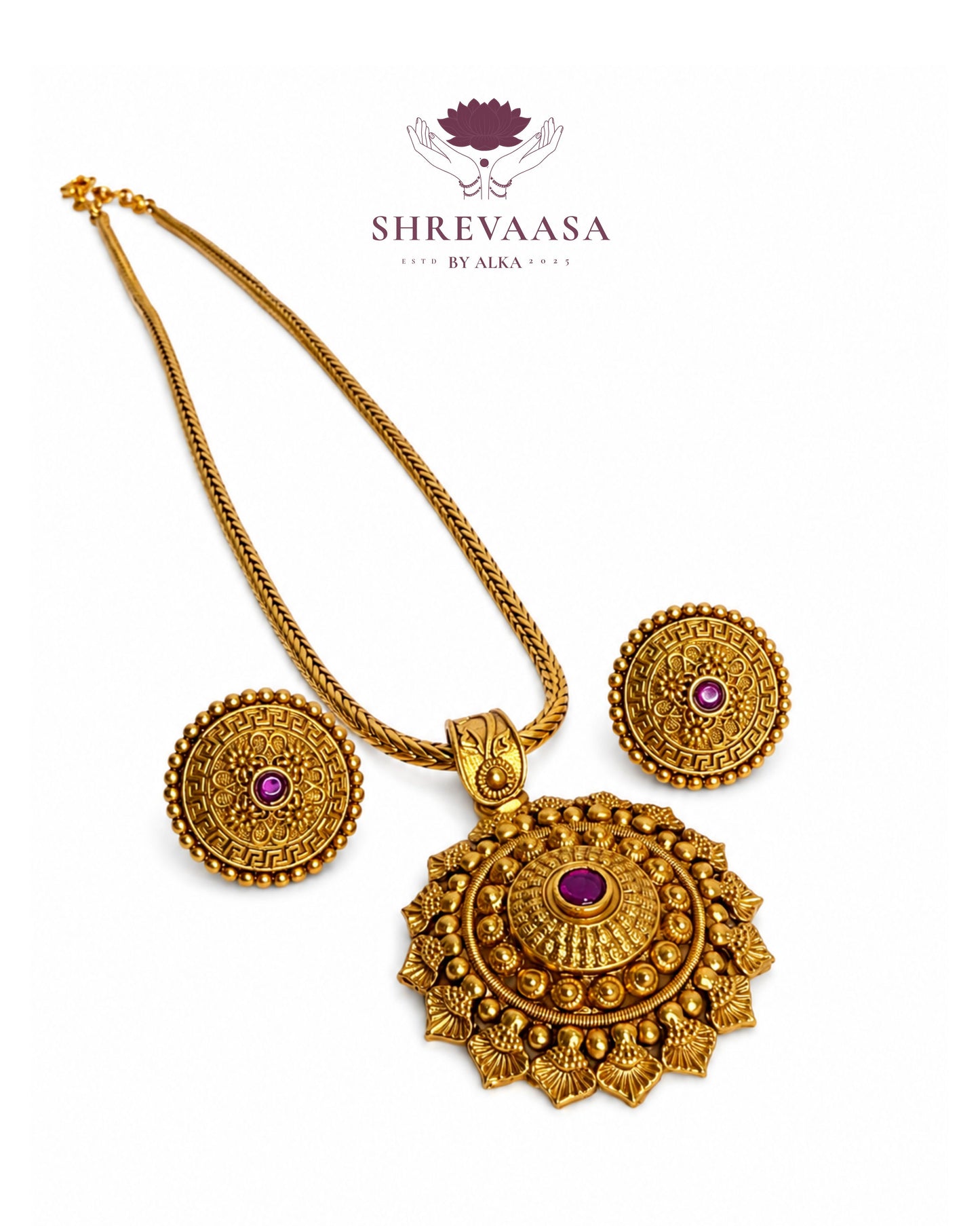 Elegant Gold Look Pendant Necklace Set for Rent